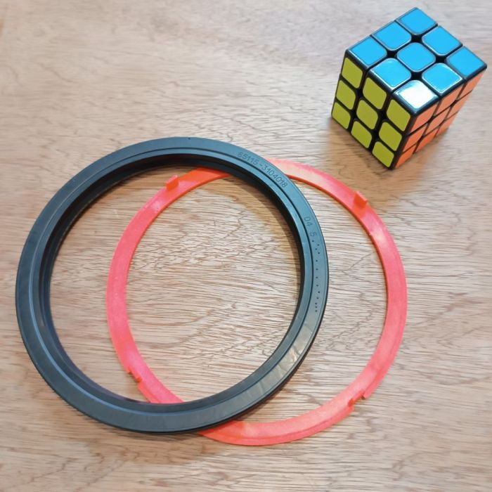 Сальник 142х168х15 КАМАЗ Е2 Е3 маточина задня NBR чорний з червоною ПЛАСТИК кришкою