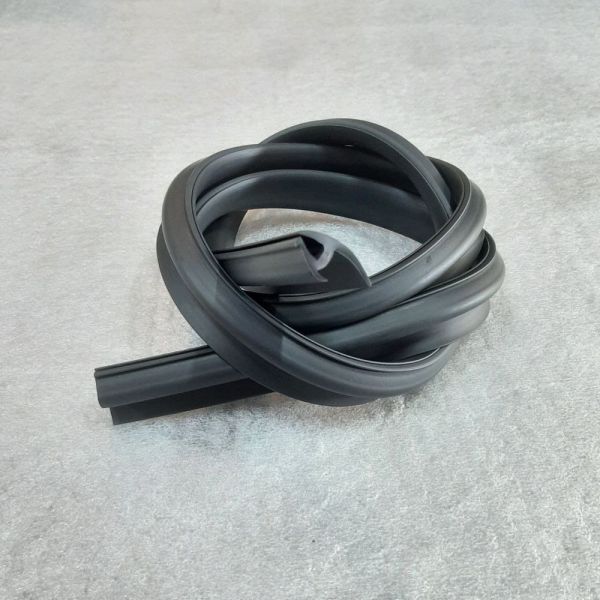 Ущільнювач скла вітрового вікна ГАЗ 3302 2217 33104 L≈1620мм