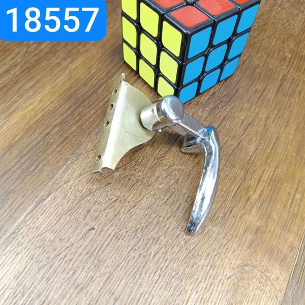 Ручка-запор кватирки права з кронштейном у зборі ЗІЛ