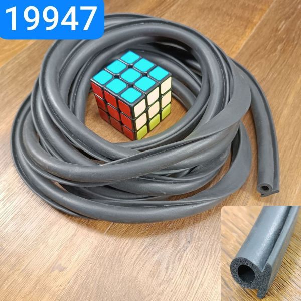 Ущільнювач передніх дверей УАЗ 452 3741 L≈4.3м отвори клеїться по дверях профіль ОМЕГА