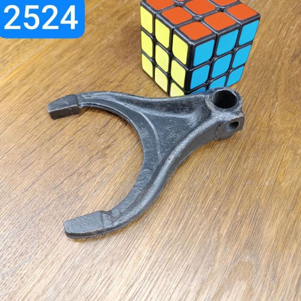 Вилка КПП ГАЗ 66 3307 перемикання першої та другої передач