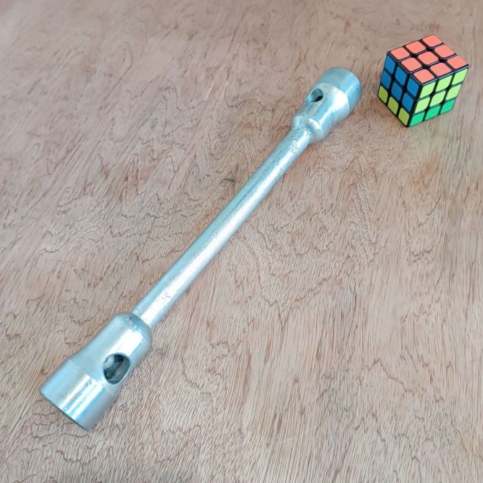 Ключ для гайок коліс 32х33 L≈400мм КАМАЗ ЄВРО МАЗ ключ 32х33 торцевий 36-3901023 (Україна)