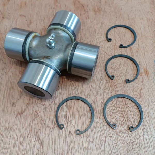 Хрестовина карданного валу КАМАЗ 6520 Е2 Е3 задній міст маслянка, стопора 50х135