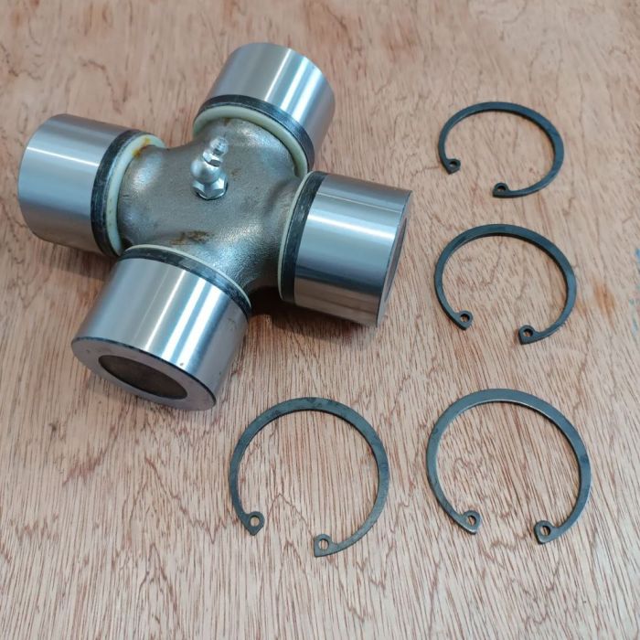 Хрестовина карданного валу КАМАЗ 6520 Е2 Е3 задній міст маслянка, стопора 50х135