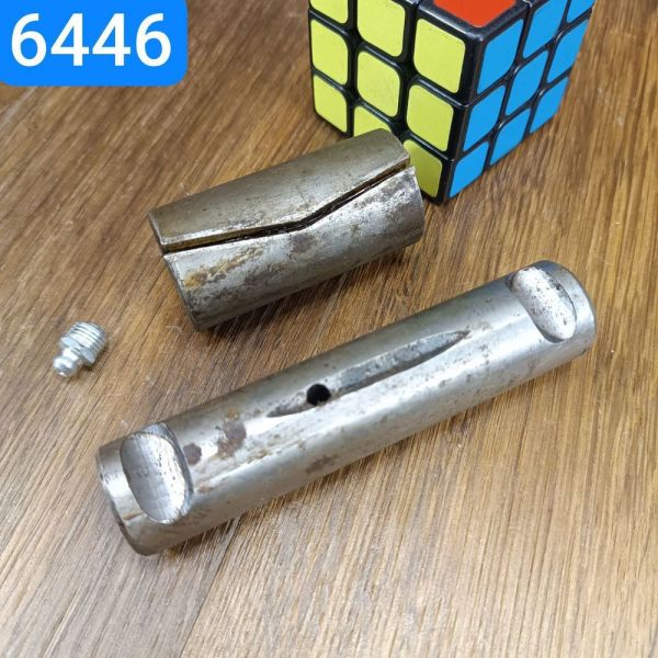 Палець вушка передньої ресори ГАЗ 52 та задньої в зборі 282006-003