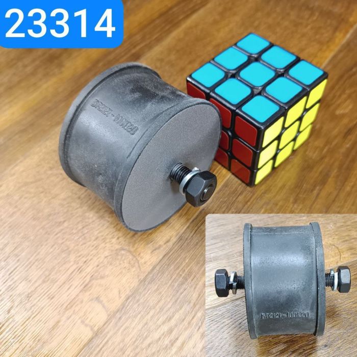 Подушка двигуна ВАЗ 2121 Chevrolet Niva 1.7 передня з гайками