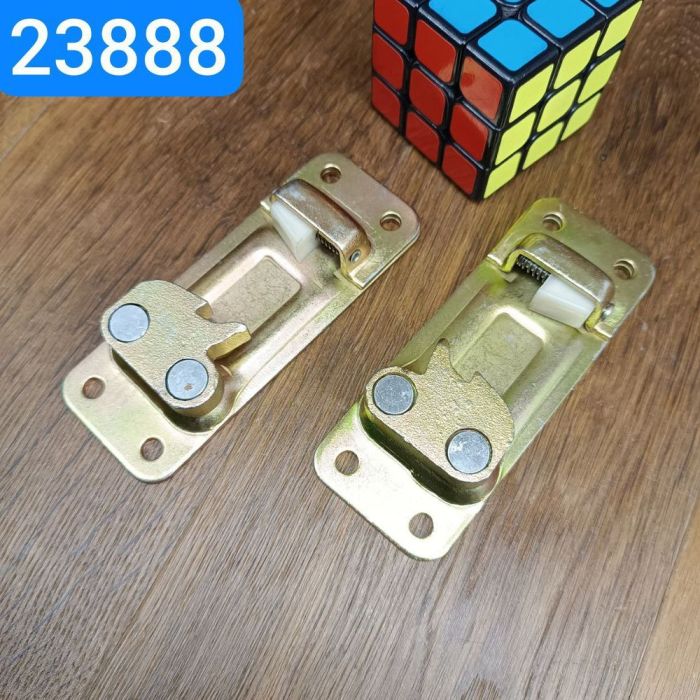 Фіксатор замка дверей ЗІЛ 130 131 ЛіАЗ 677 правий та лівий 130-6106101,130-6106100