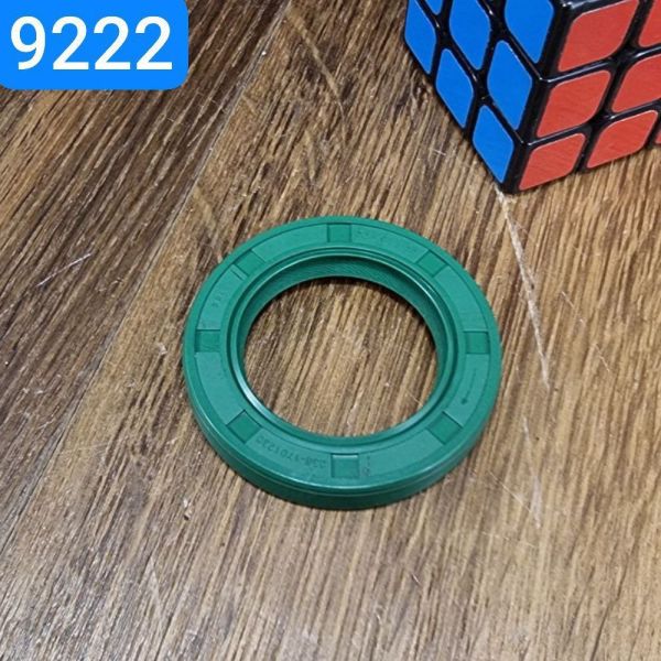 Сальник 42х64х10 ЯМЗ кришки підшипника перв. валу КПП прав. зеленийFPM латунь пружина