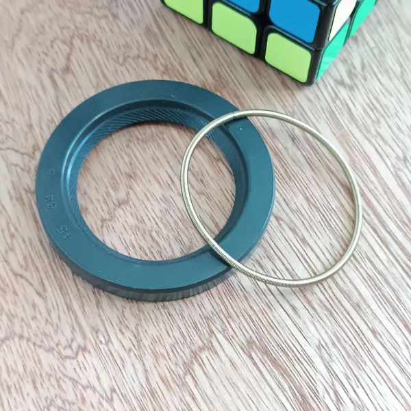 Сальник 45х64х8 КАМАЗ вал первинний КПП фтористий FKM прав. латунь пружина