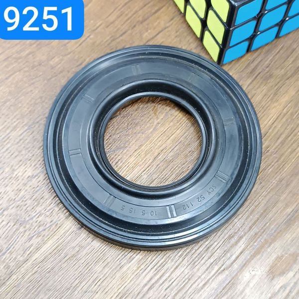 Oil seal 52x112x10.5/15.5 Hyundai Kia HD72 HD78 5282045210 rear outer hub