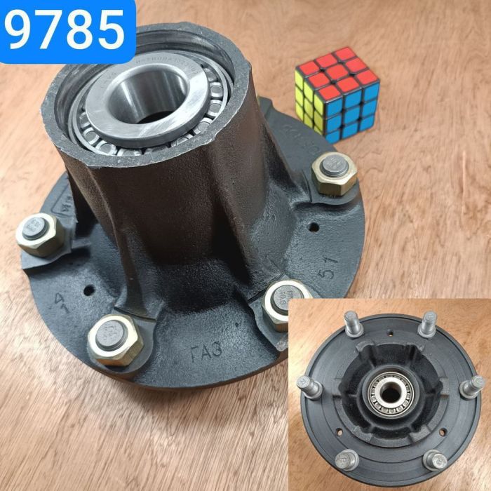 Ступиця колеса переднього права в зборі ГАЗ 3307 53 болти, гайки, шпильки, підшипники