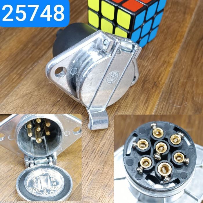 Розетка штепсельная прицепа встроенная ЕВРО МАЗ КАМАЗ УРАЛ МТЗ 24В 7pin 5320-3723100